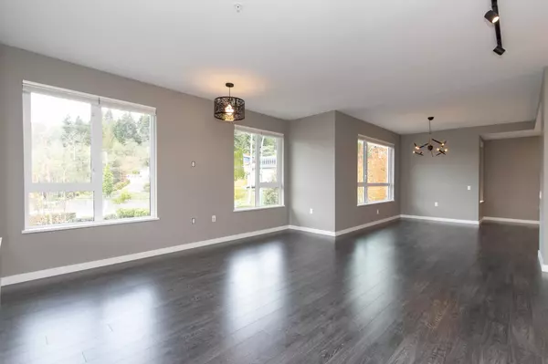 North Vancouver, BC V7G 0A6,3911 Cates LNDG #403