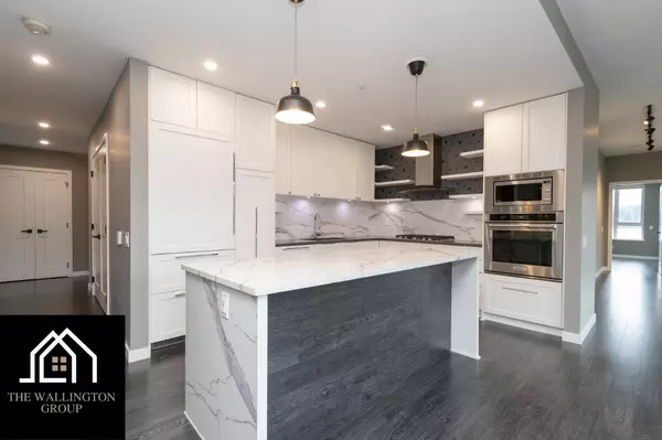 3911 Cates LNDG #403, North Vancouver, BC V7G 0A6