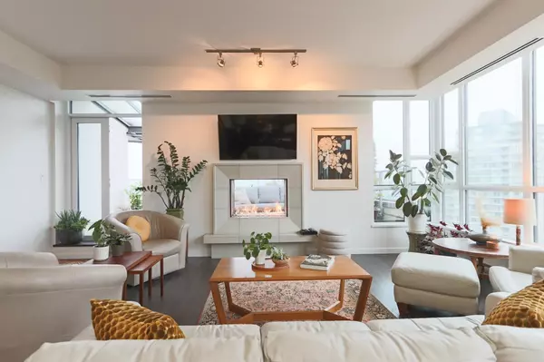 Burnaby, BC V5C 0G8,2200 Douglas RD #2202