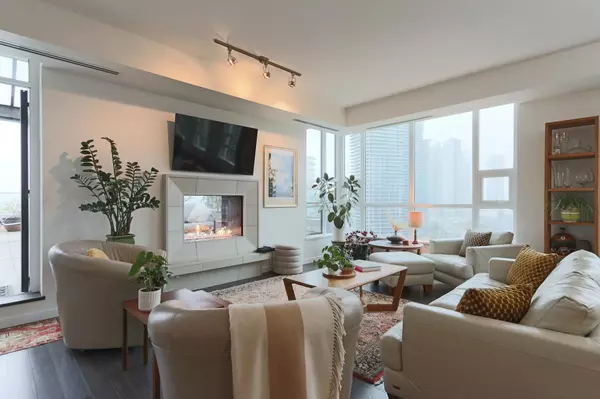 2200 Douglas RD #2202 Burnaby, BC V5C 0G8