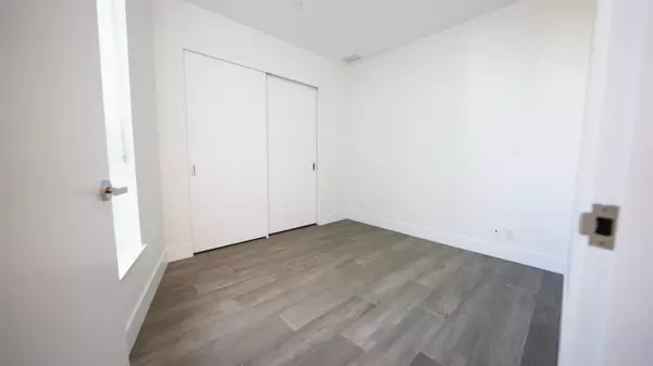 White Rock, BC V4B 0C7,1342 Johnston RD #3th