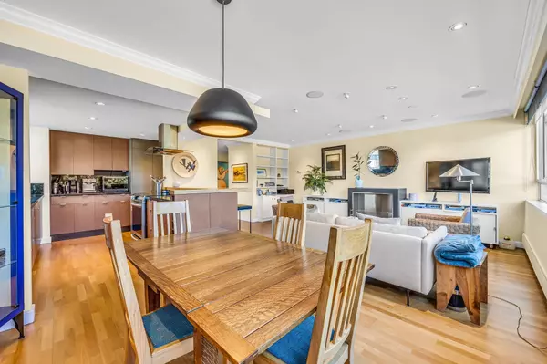 Vancouver, BC V6G 2S1,710 Chilco ST #104