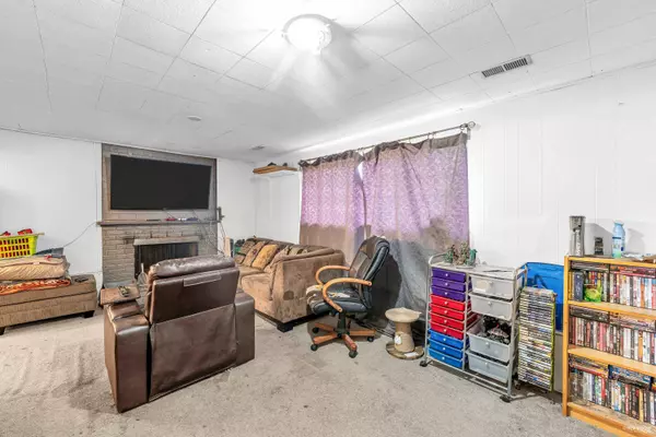 5018 57 ST Ladner, BC V4K 3E9