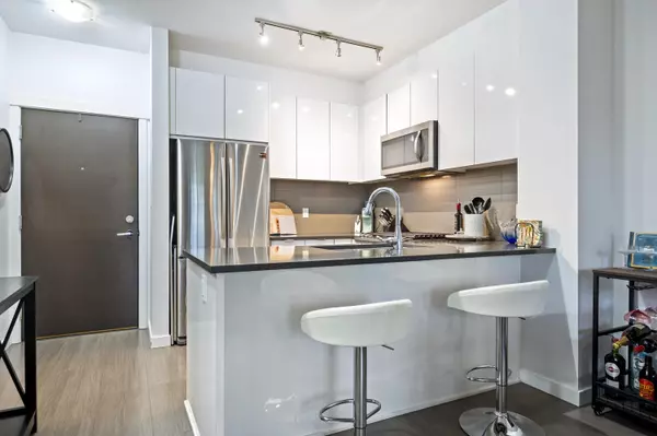 White Rock, BC V3Z 0Y1,15137 33 AVE #212