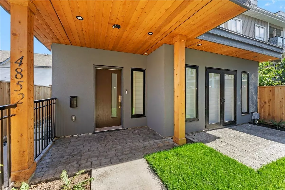 Vancouver, BC V5R 2A3,4852 Slocan ST