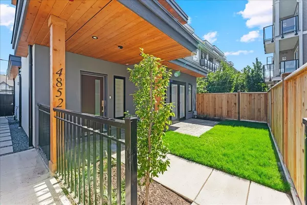 Vancouver, BC V5R 2A3,4852 Slocan ST