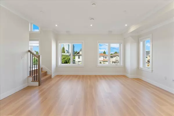Vancouver, BC V5R 2A3,4856 Slocan ST