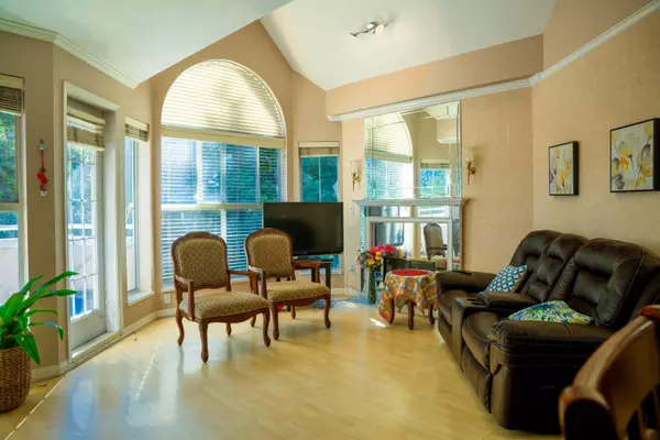 7435 121a ST #410, Surrey, BC V3W 0W8