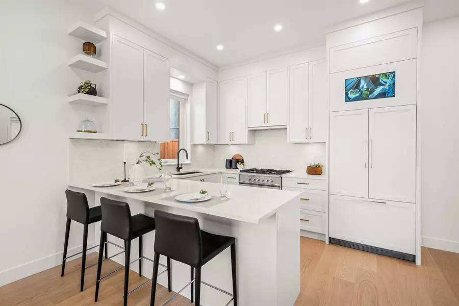 312 E 40th AVE #1, Vancouver, BC V5W 1L9