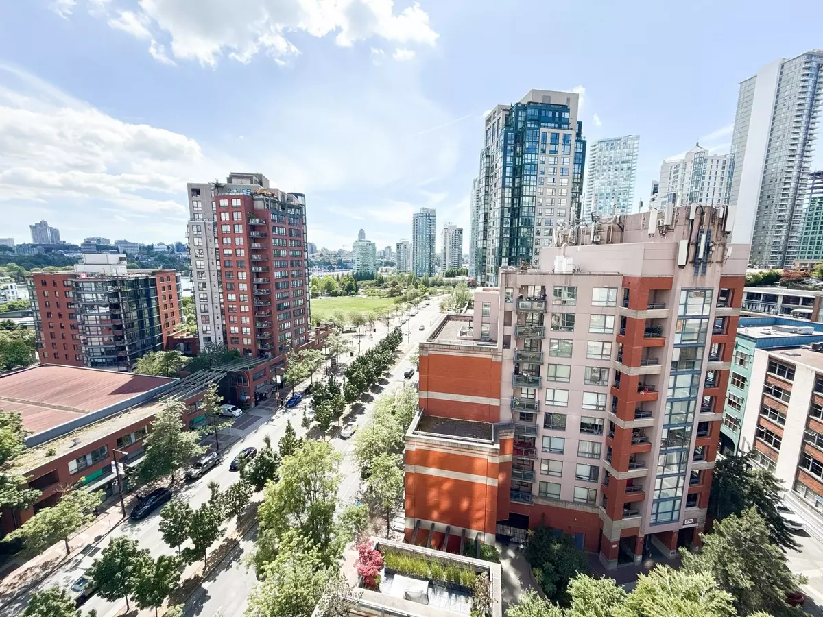Vancouver, BC V6B 5Z4,212 Davie ST #1103