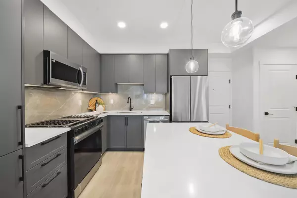 Surrey, BC V0V 0V0,3438 146a ST #112