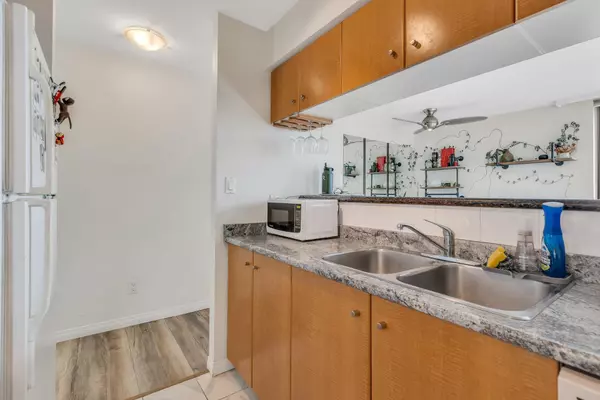 Vancouver, BC V6B 6M3,822 Homer ST #1405