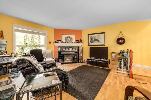 Surrey, BC V3R 6Y2,14810 Holly Park LN