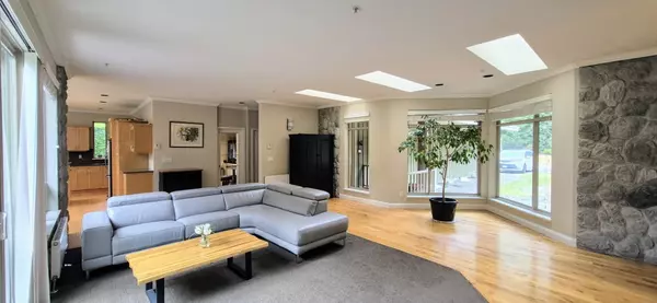 West Vancouver, BC V0N 3Z2,158 Stonegate DR