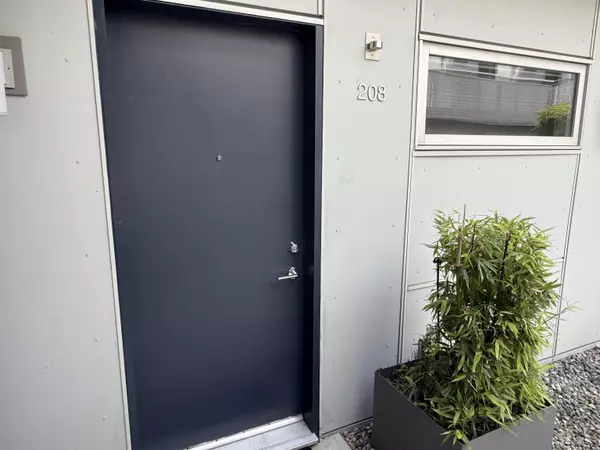 Vancouver, BC V6A 1C9,626 Alexander ST #208