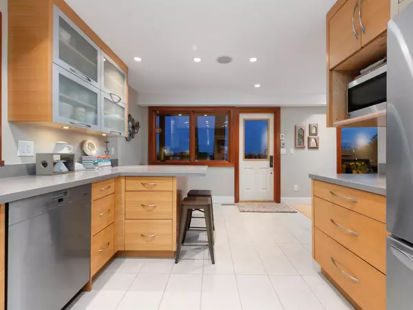 1144 W Keith RD North Vancouver, BC V7P 1Y7