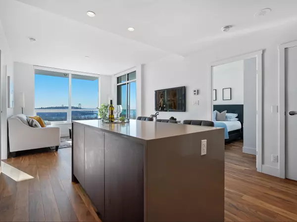 1632 Lions Gate LN #2004 North Vancouver, BC V7P 0E2