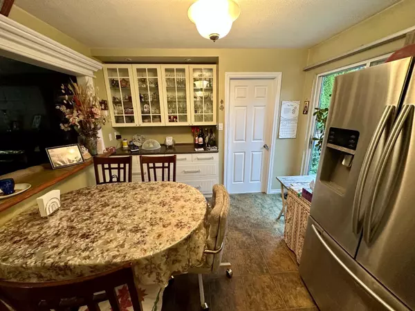 White Rock, BC V4B 2N1,15970 Thrift AVE