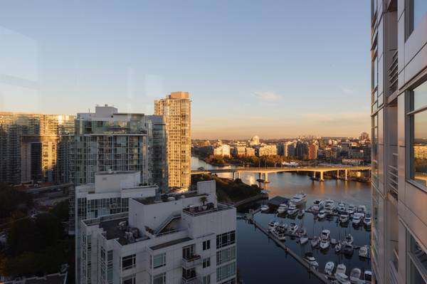 1199 Marinaside CRES #2305, Vancouver, BC V6Z 2Y2