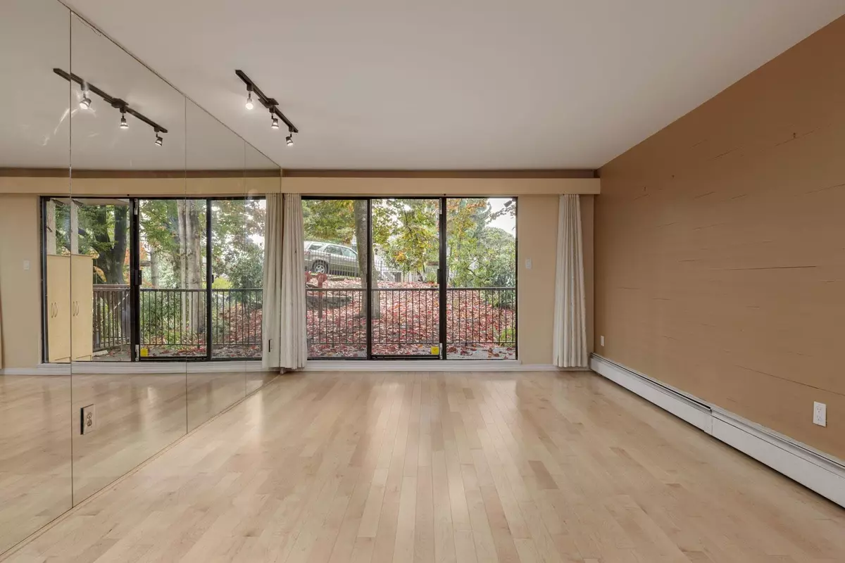 New Westminster, BC V3L 4L2,466 E Eighth AVE #211