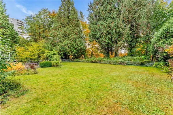 West Vancouver, BC V7T 1L7,360 Keith RD