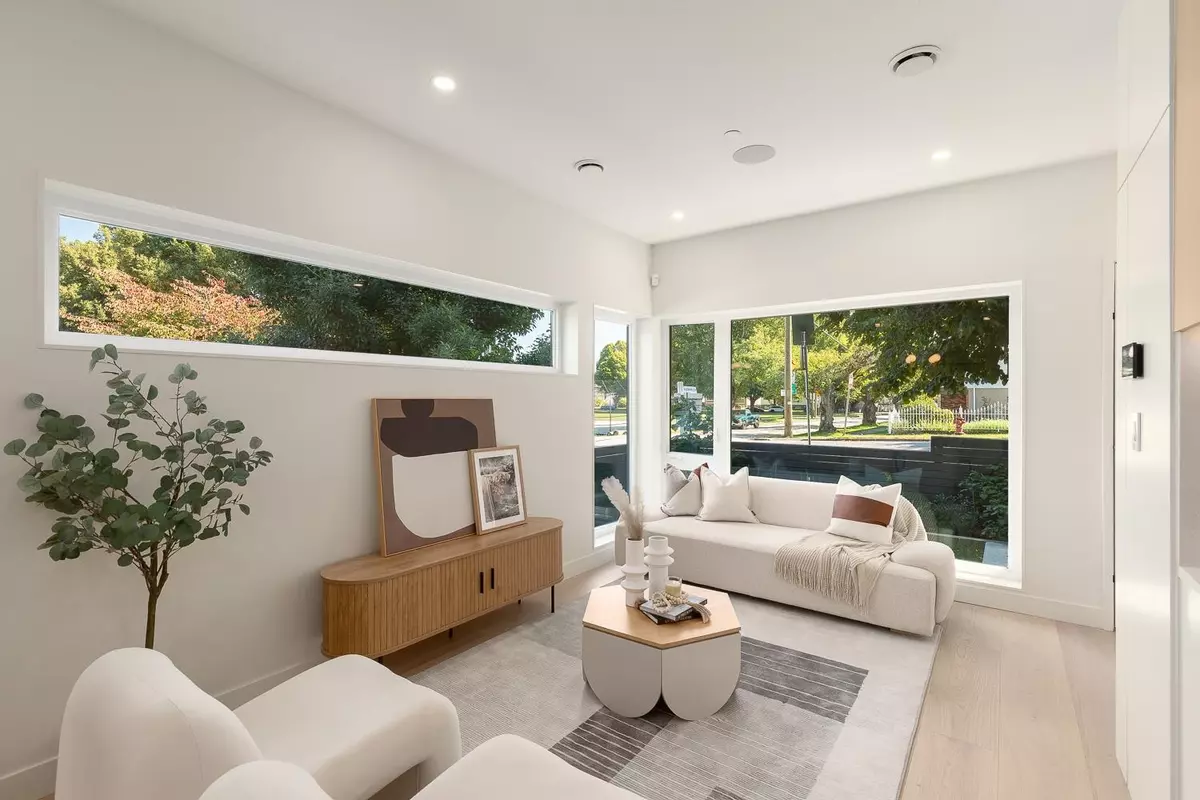 Vancouver, BC V5R 3M9,5403 Wales ST