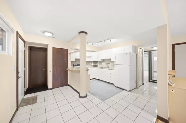 Surrey, BC V3T 1T3,12851 104 AVE