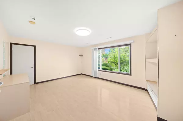 Surrey, BC V3T 1T3,12851 104 AVE