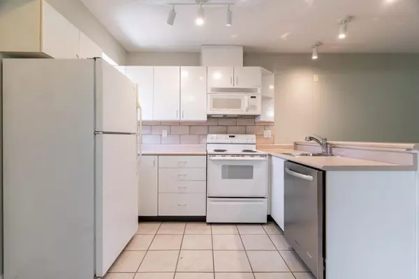 Coquitlam, BC V3K 7A5,528 Rochester AVE #404