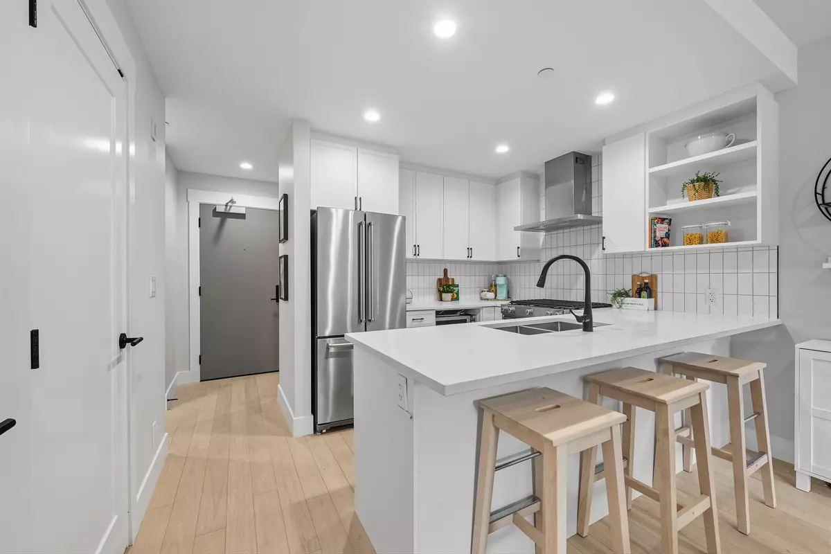 Maple Ridge, BC V2X 4R2,22226 Brown AVE #201