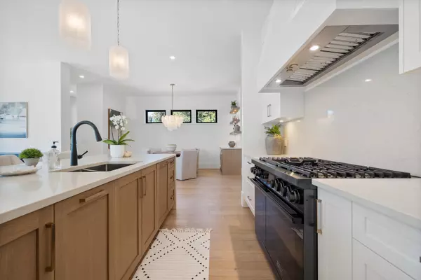 16243 10 AVE Surrey, BC V4A 1A9