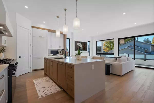 16243 10 AVE Surrey, BC V4A 1A9