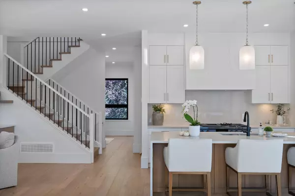 Surrey, BC V4A 1A9,16243 10 AVE