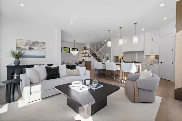 16243 10 AVE Surrey, BC V4A 1A9