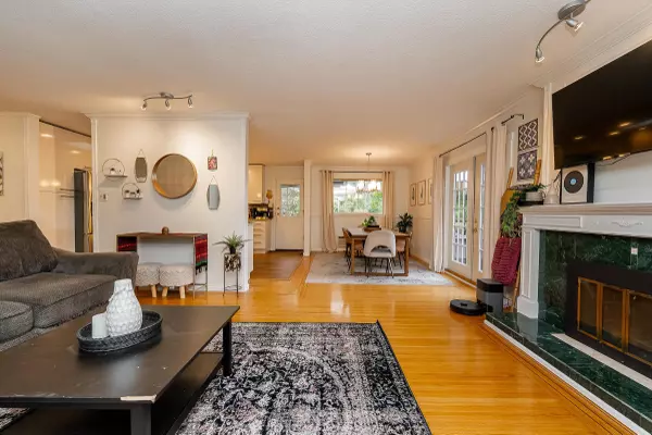 Coquitlam, BC V3C 3R8,2988 Fleet ST