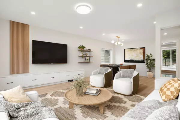 White Rock, BC V4B 3G8,15962 North Bluff RD