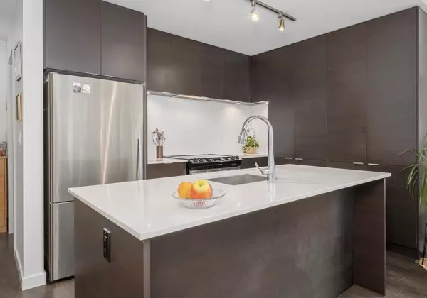 North Vancouver, BC V7P 0A9,1673 Lloyd AVE #410