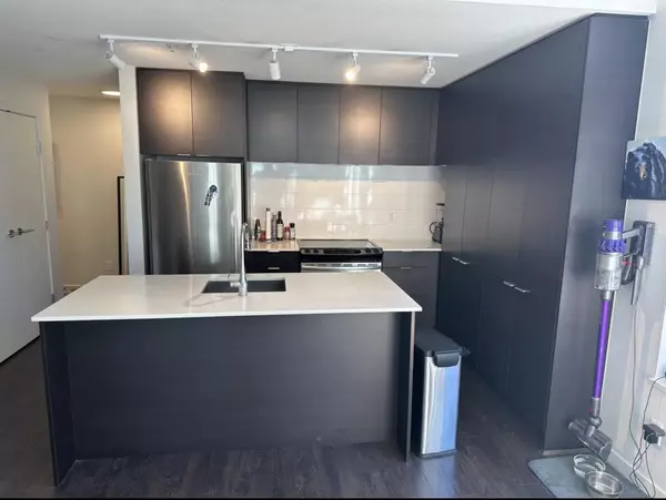 1673 Lloyd AVE #410 North Vancouver, BC V7P 0A9