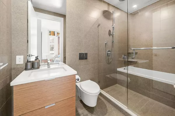 6697 Nelson AVE #203 West Vancouver, BC V7W 2B2