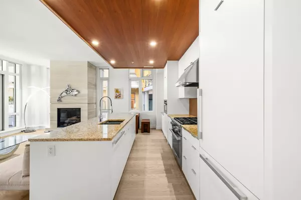 6697 Nelson AVE #203 West Vancouver, BC V7W 2B2