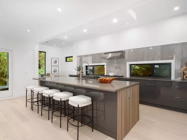 West Vancouver, BC V7V 2R6,2508 Nelson AVE