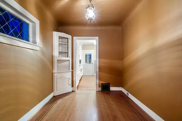 New Westminster, BC V3M 3M6,310 Ash ST