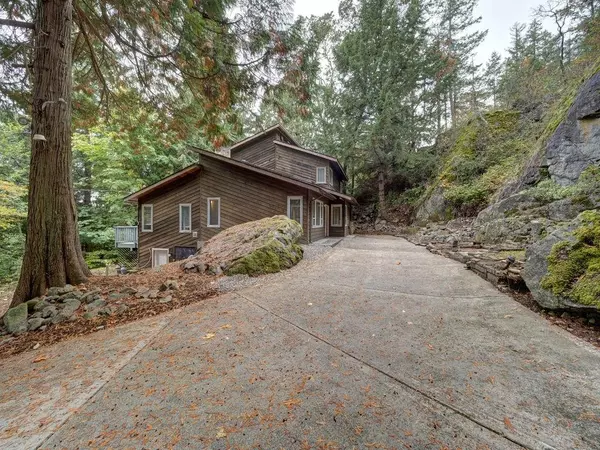 Halfmoon Bay, BC V7Z 1C3,7462 Redrooffs RD