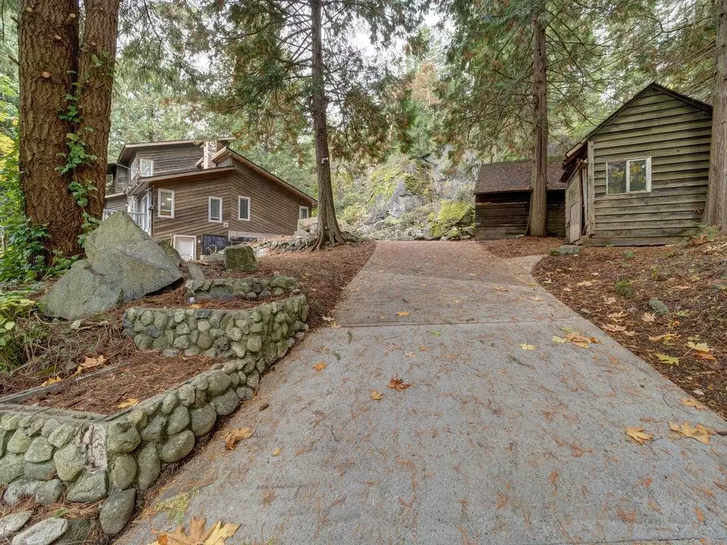 Halfmoon Bay, BC V7Z 1C3,7462 Redrooffs RD