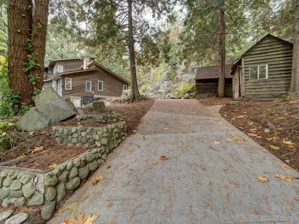 7462 Redrooffs RD, Halfmoon Bay, BC V7Z 1C3