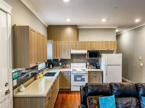 Maple Ridge, BC V2X 1Z7,20772 River RD #Garden Level