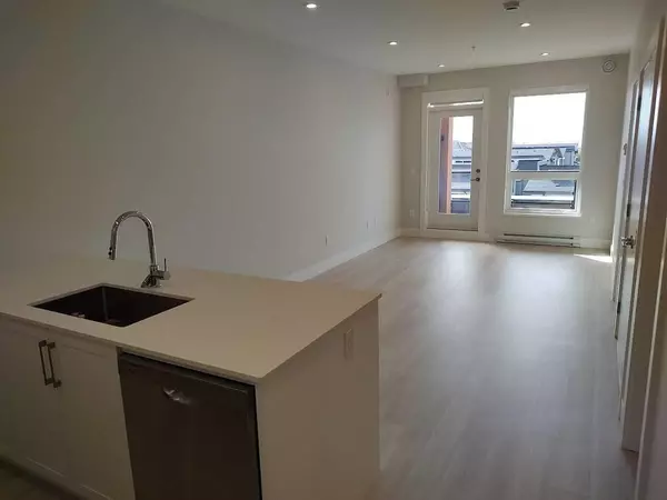 Tsawwassen, BC V4M 0C7,1930 Starling ST #310