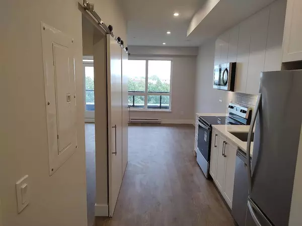 Tsawwassen, BC V4M 0A8,1942 Starling DR #305