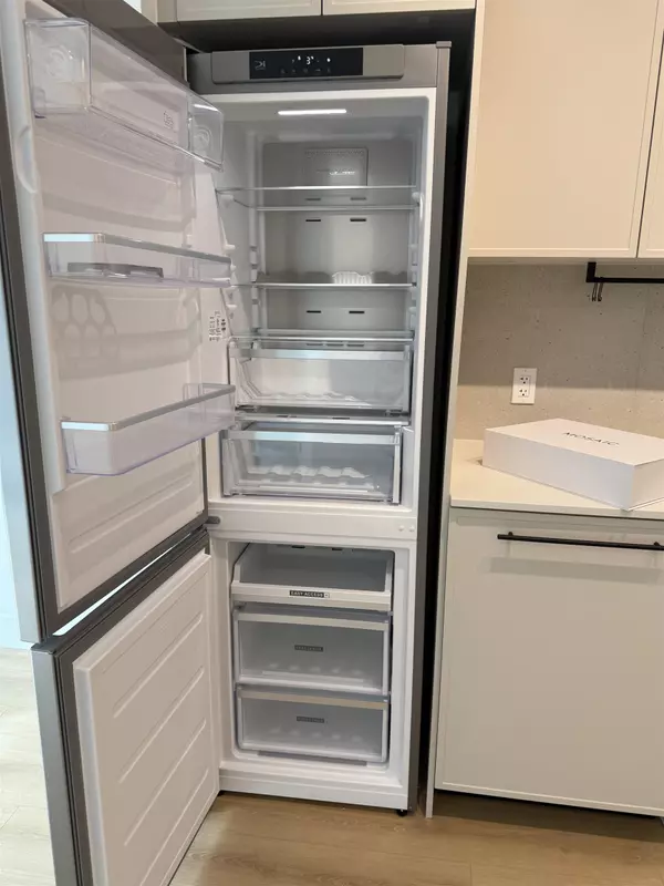 Port Moody, BC V3H 2C5,3075 Murray ST #404