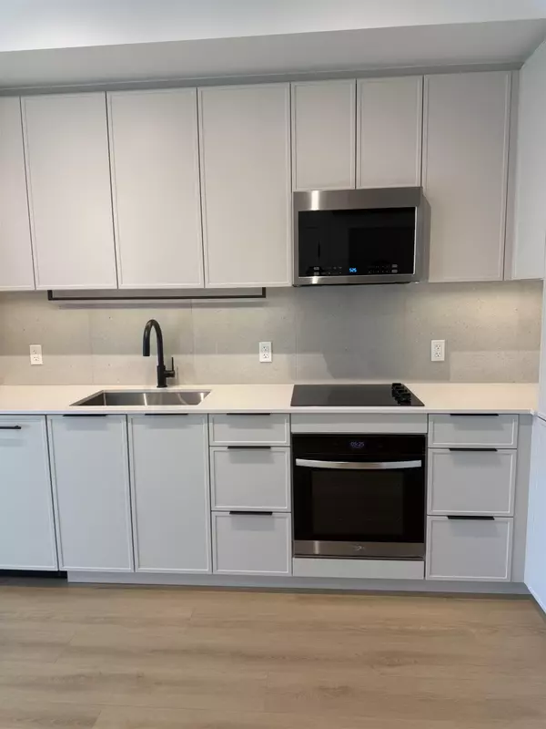 Port Moody, BC V3H 2C5,3075 Murray ST #404
